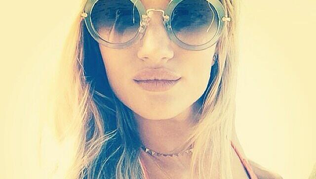 Das Supermodel Rosie Huntington-Whiteley auf Hawaii. Das Supermodel Rosie Huntington-Whiteley auf Hawaii.