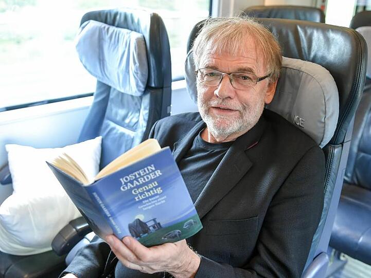 Einer der prominenten Mitfahrer: Jostein Gaarder.