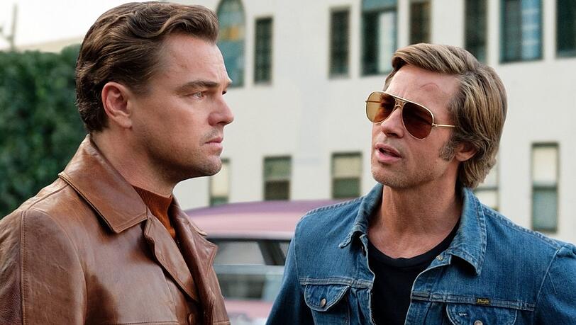 Leonardo DiCaprio alias Rick Dalton (l.) und Brad Pitt alias Cliff Booth.