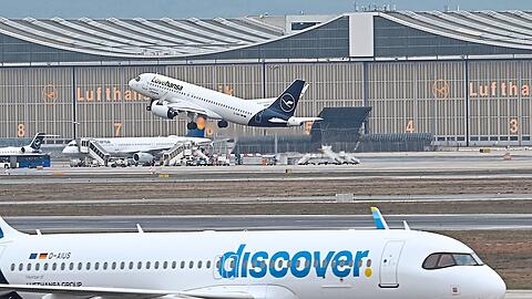 Bleibt in den kommenden Tagen wohl häufiger am Boden: eine Maschine von Discover Airlines.