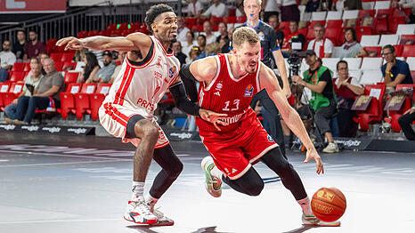 Starten am Donnerstag in die Euroleague: Die Basketballer des FC Bayern um Andi Obst.