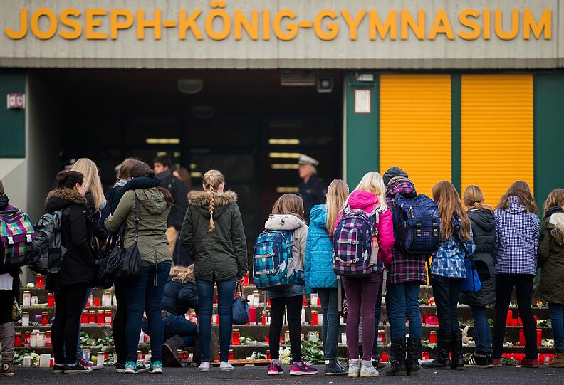Am Gymnasium in Haltern herrscht am Mittwochmorgen nur eine Stimmung: Trauer.