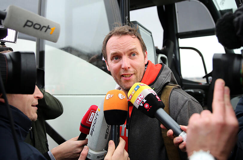 Dagur Sigurdsson (42, Bundestrainer): Klare Ansprache, souveränes Auftreten, perfektes taktisches Konzept: Der Isländer schenkte dem jungen Team sein volles Vertrauen, behielt in kritischen Situationen kühlen Kopf. Sein Anteil am Wintermärchen ist nicht hoch genug einzuschätzen.	Note: 1.