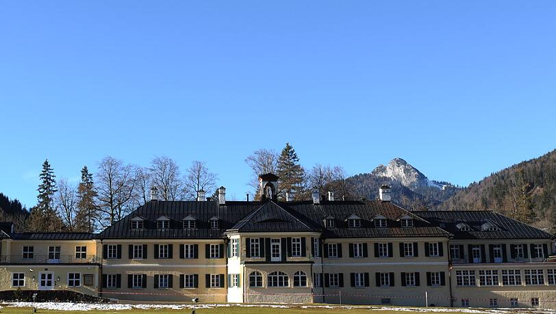 Wildbad Kreuth, jahrelang Heimat der CSU-Winterklausuren. Jetzt hat Herzogin Helene in Bayern andere Ideen. Wildbad Kreuth, jahrelang Heimat der CSU-Winterklausuren. Jetzt hat Herzogin Helene in Bayern andere Ideen.