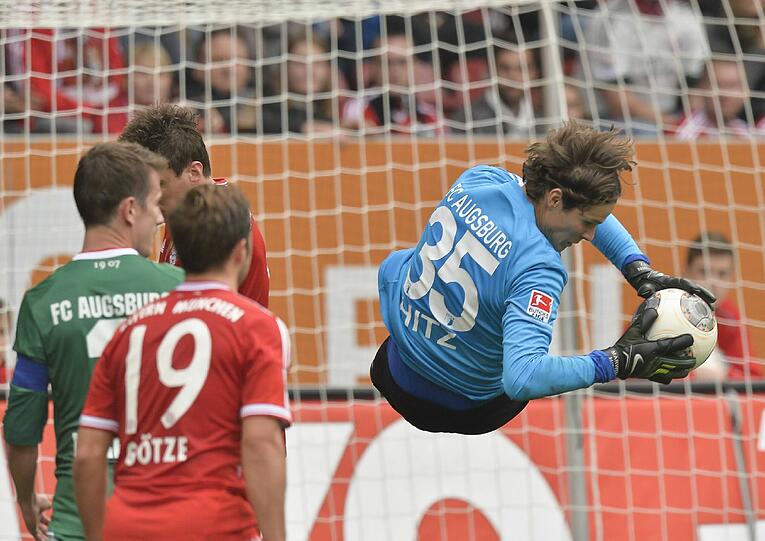 SAISON 2013/2014: Das dritte Spiel ohne den Dreier gab es schließlich in Augsburg. Dort mussten sich die Münchner dem FCA mit 1:0 geschlagen geben.