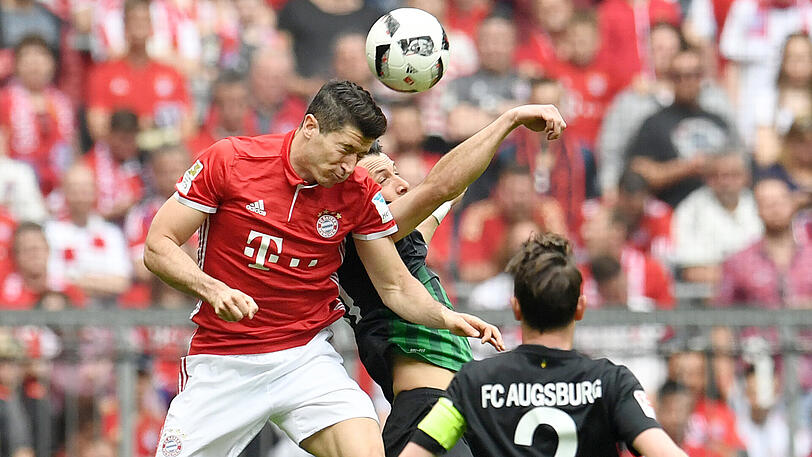 Robert Lewandowski: Note 1. Augsburg bleibt sein Lieblingsgegner: Die Tore 14, 15 und 16 im 12. Spiel gegen den FCA, nach Thiago-Pass zum 1:0 (17.), nach Ribéry-Zuspiel zum 3:0 (55.), nach Müller-Kopfball zum 5:0 (79.). Und diese Hackenvorlage vor Thiagos 4:0: ein Wahnsinn! Hat jetzt 24 Saisontore.