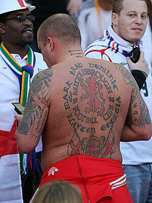 Die schrägsten und lustigsten England-Fans. Euch wollen wir bei der Frauen-WM nicht jubeln sehen. Die Bilder.