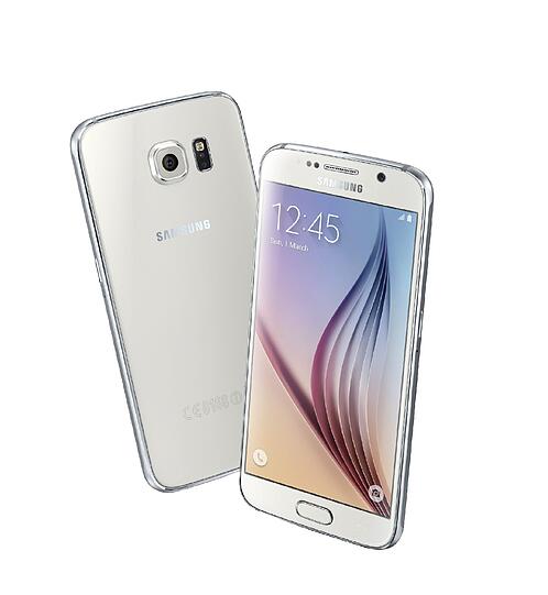 Das Samsung Galaxy S6 hat sich optisch im Vergleich zum Vorgänger kaum verändert. Statt eines Platikdeckels ist jetzt auf der Rückseite aber eine Glasscheibe verbaut.