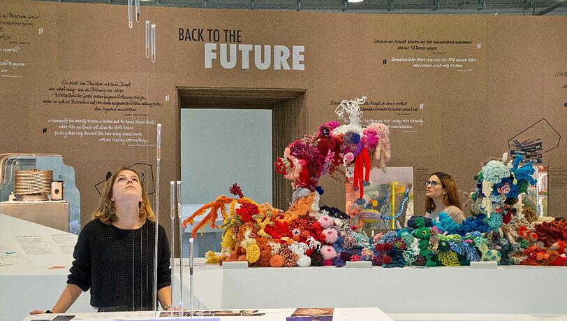 Die Ausstellung fragt nach der Rolle des Menschen auf der Erde. Die Ausstellung fragt nach der Rolle des Menschen auf der Erde.
