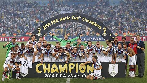 Blick in die Vergangenheit: Von den Rio-Weltmeister sind Thomas Müller, Manuel Neuer, Jerome Boateng, Sami Khedira, Miro Klose und Hansi Flick im Berliner Olympia-Stadion vor Ort.