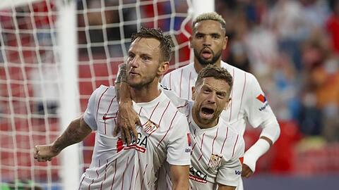 Einer von vier ehemaligen Bundesliga-Profis in Reihen des FC Sevilla: Ivan Rakitic (l).