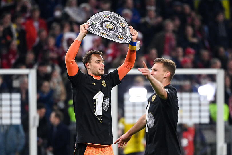 Bierduschen & Humba Tätärä – die Bilder von der Meisterfeier direkt nach Abpfiff in der Allianz Arena.