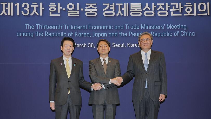 Die Handelsminister Südkoreas, Japans und Chinas haben über Freihandel gesprochen.