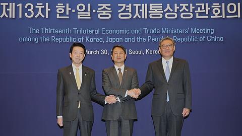 Die Handelsminister Südkoreas, Japans und Chinas haben über Freihandel gesprochen.