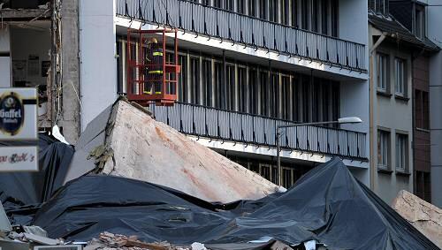 Trümmer des eingestürzten Stadtarchivs Trümmer des eingestürzten Stadtarchivs