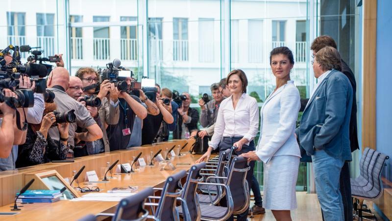 Fraktionschefin Sahra Wagenknecht steht derzeit im Mittelpunkt des Führungsstreits der Linken. Fraktionschefin Sahra Wagenknecht steht derzeit im Mittelpunkt des Führungsstreits der Linken.