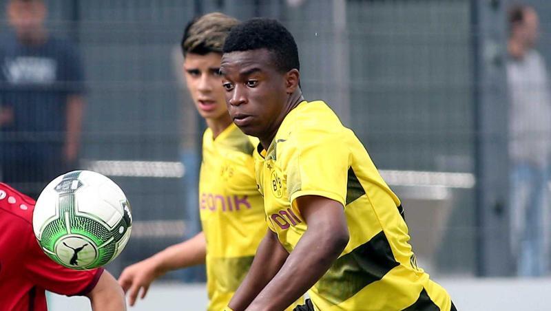 Endliche 16: Youssoufa Moukoko wurde mit vielen Vorschusslorbeeren bedacht und als "Wunderkind" gepriesen.