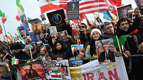 Tausende demonstrierten in M&uuml;nchen gegen die politische F&uuml;hrung im Iran.