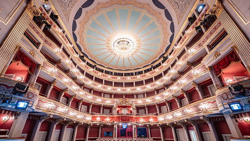 Das Theater Regensburg darf sich ab sofort Staatstheater nennen. (Archivbild)