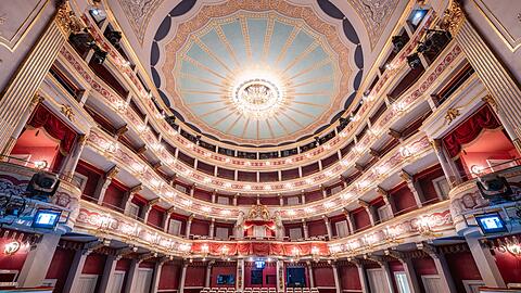 Das Theater Regensburg darf sich ab sofort Staatstheater nennen. (Archivbild)