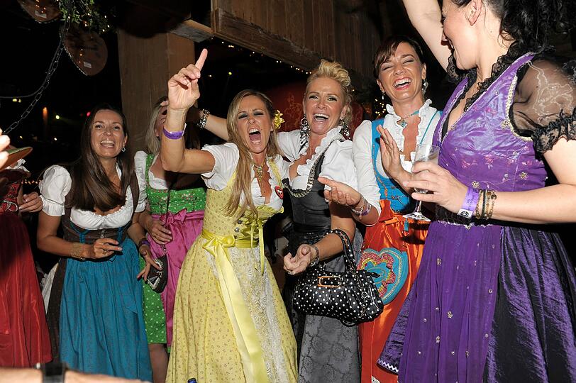 Wohnt sie jetzt auf der Wiesn: Claudia Effenberg hat Steherqualitäten. Hut ab!