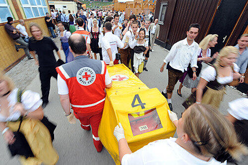 Keine Zigarette - ob dann mehr Maß getrunkenen werden? Die Einsatzkräfte freuen sich schon.