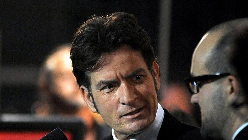 Bekam Charlie Sheen Einflüsterungen von seinen TV-Bossen? Bekam Charlie Sheen Einflüsterungen von seinen TV-Bossen?