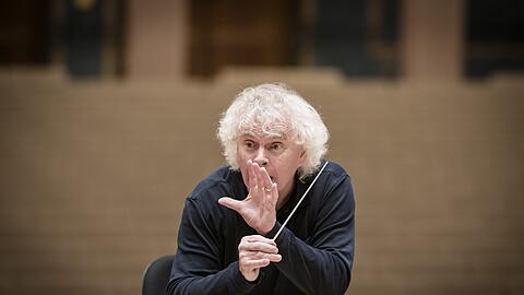 Simon Rattle dirigiert die "Walküre" im Herkulessaal.