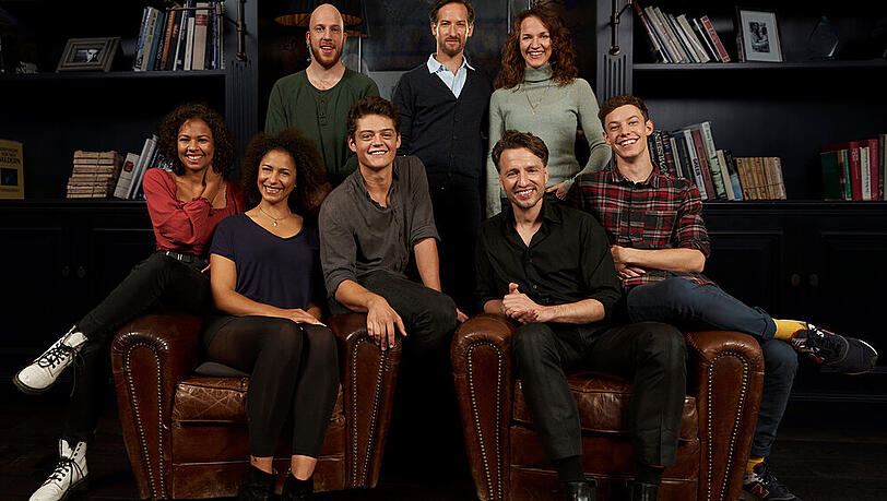 Die Darsteller von (v.l.n.r.): Sebastian Witt (Ron), Markus Schöttl (Harry Potter), Sarah Schütz (Ginny); Madina Frey (Rose), Jillian Anthony (Hermine), Vincent Lang (Albus), Alen Hodzovic (Draco), Mathias Reiser (Scorpius) Die Darsteller von (v.l.n.r.): Sebastian Witt (Ron), Markus Schöttl (Harry Potter), Sarah Schütz (Ginny); Madina Frey (Rose), Jillian Anthony (Hermine), Vincent Lang (Albus), Alen Hodzovic (Draco), Mathias Reiser (Scorpius)