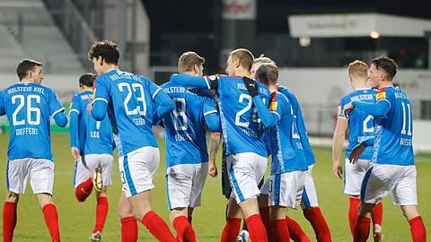 Zumindest über Nacht springt Holstein Kiel nach dem Sieg über Würzburg auf die Aufstiegsplätze der 2. Liga.