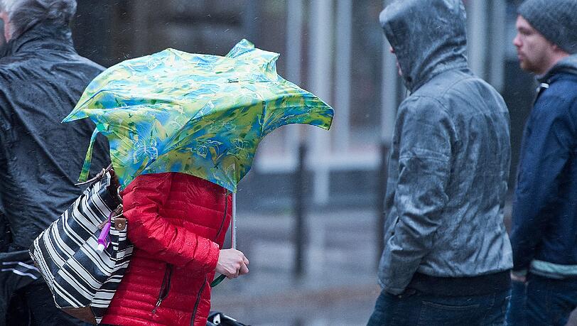 Das Sturmtief "Heini" hat in Deutschland weniger verheerend zugeschlagen als erwartet. Das Sturmtief "Heini" hat in Deutschland weniger verheerend zugeschlagen als erwartet.