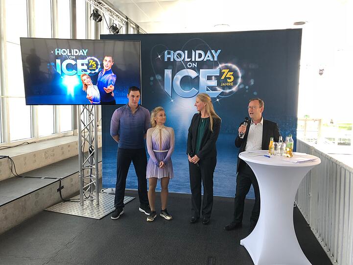 Die Olympiasieger Aljola Savchenko und Bruno Massot (l.) in München.