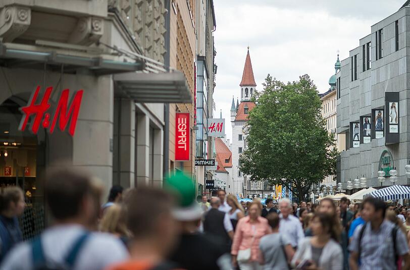 Abriss oder nicht? Noch befindet sich H&M in dem denkmalgeschützten Mühlhäuser-Haus. Foto: Matthias Balk