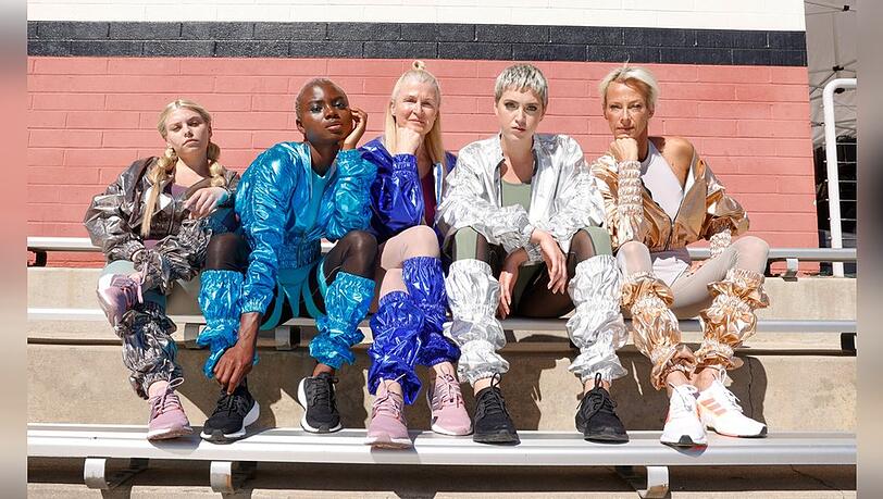 V.l.n.r.: Lena, Noella, Lieselotte, Anne-Lou und ihre Mutter Martina in ihren Sport-Outfits