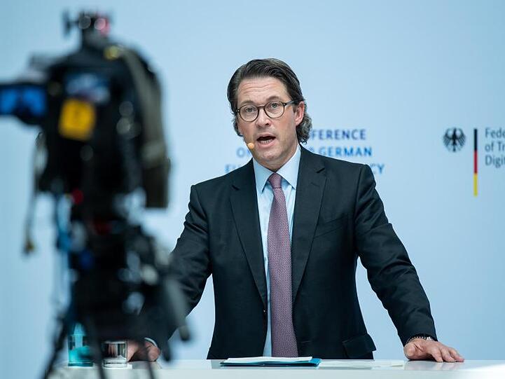 Andreas Scheuer will die rechtlichen Unsicherheiten bei neuen Regeln über Fahrverbote bei zu schnellem Fahren so rasch wie möglich beseitigen.