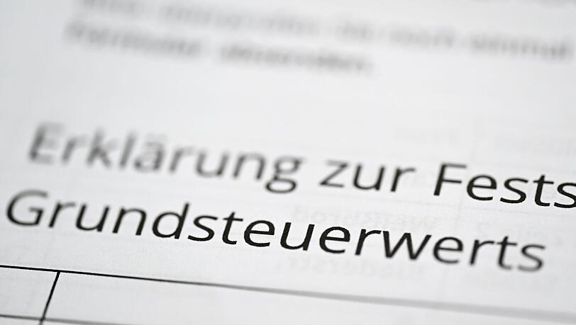 Wer in den Ländern außer Bayern die Grundsteuererklärung noch nicht eingereicht hat, soll nun ein Erinnerungsschreiben vom zuständigen Finanzamt bekommen.