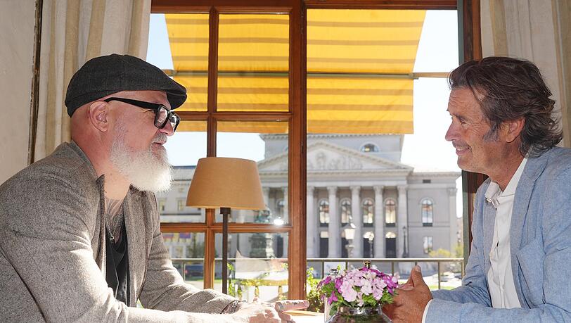 Jan Menzer (r.), hier im Spatenhaus an der Oper, im Interview mit AZ-Autor Reinhard Franke. Jan Menzer (r.), hier im Spatenhaus an der Oper, im Interview mit AZ-Autor Reinhard Franke.