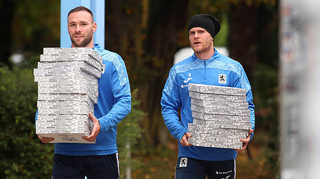 Volle Punkte-Teller gibt es bis dato vor allem daheim. In Regensburg wollen Hobsch (l.) Jacobsen und Co. endlich mal wieder auswärts ordentlich zuschlagen.