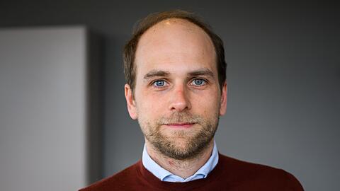 Raoul Roßmann nimmt den Konkurrenten dm im AfD-Streit in Schutz.