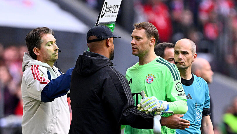 Verletzt raus im Spiel gegen Köln: Manuel Neuer (r.), hier mit Trainer Vincent Kompany. Verletzt raus im Spiel gegen Köln: Manuel Neuer (r.), hier mit Trainer Vincent Kompany.