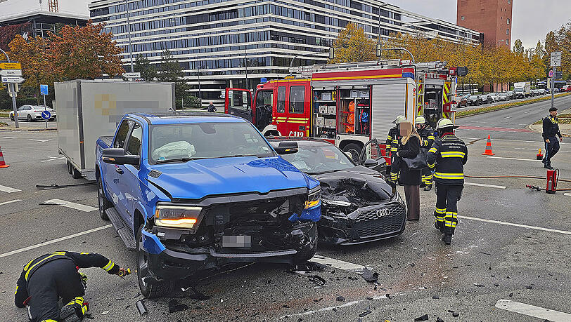 Bei dem Unfall nahe dem Messegel&auml;nde in Riem wurden drei Personen verletzt.