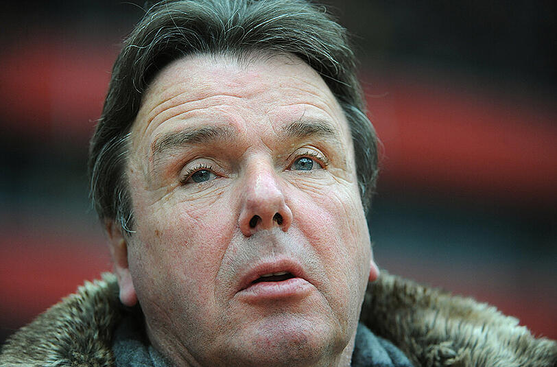 Das millionenschwere Werben um Weltmeister Andre Schürrle ist für ihn fragwürdig: Frankfurts Vorstandsboss Heribert Bruchhagen.