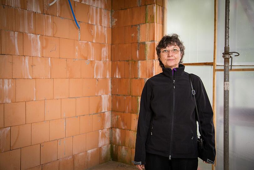 Meledine Kotorri in dem Zimmer, das längst ihr Wohnzimmer sein sollte.
