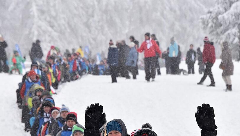 150 Meter mussten die 416 Rodler zurücklegen um den Weltrekord zu brechen. 150 Meter mussten die 416 Rodler zurücklegen um den Weltrekord zu brechen.