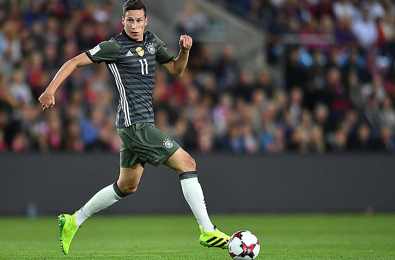 JULIAN DRAXLER  NOTE 4:
In Wolfsburg geblieben, Löws Vertrauen in ihn ist ebenfalls noch da. Kombinierte anständig mit, setzte sich in Zweikämpfen jedoch selten durch. Zu zaghaft.