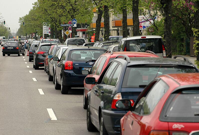 Wird der Verkehr auf der Fürstenrieder Straße durch die neue Tram entlastet? Die CSU-Fraktion im Stadtrat sieht das nicht so.
