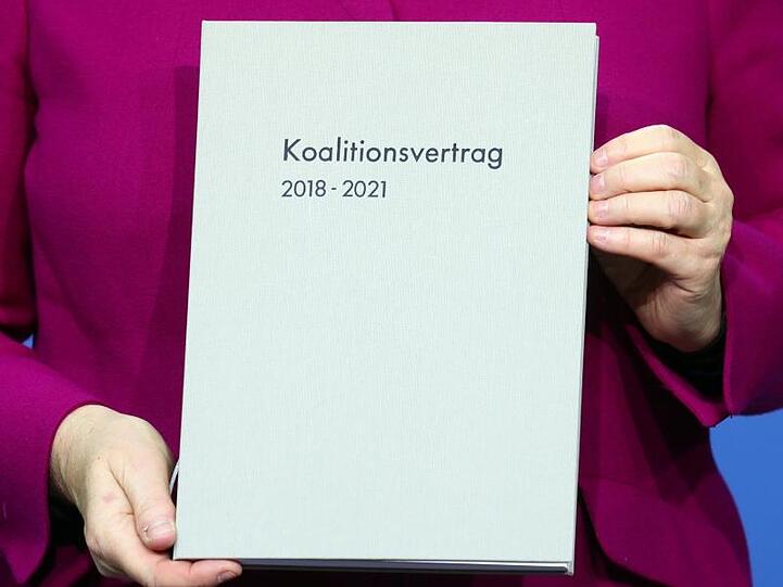 Die große Koalition war Anfang 2018 nur unter Mühen zustande gekommen, nachdem die Jamaika-Verhandlungen von CDU/CSU, FDP und Grünen gescheitert waren.