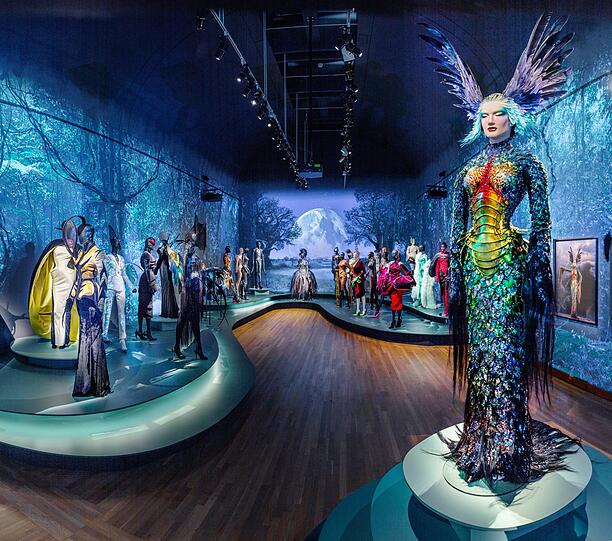 Ein Blick in die &bdquo;Thierry Mugler: Couturissime&ldquo;-Schau im Museum of Fine Arts im kanadischen Montreal.