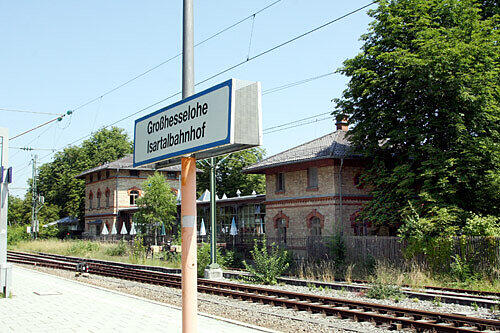 Tatort S-Bahnhof Großhesseloher Brücke/Isartalbahnhof z: Hier schlugen polnischen Schüler, die in München wohnen, einen 14-Jährigen aus Pullach und einem 16-jährigen Münchner zusammen.