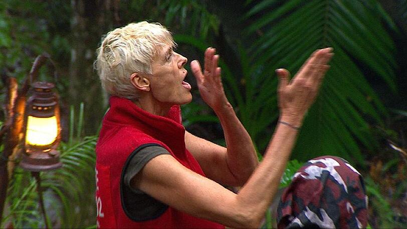 Tag 15 im Dschungelcamp: Kim kriegt's "voll auf die Fresse" und Micaela zeigt ihre Nippel-Abdeckungen